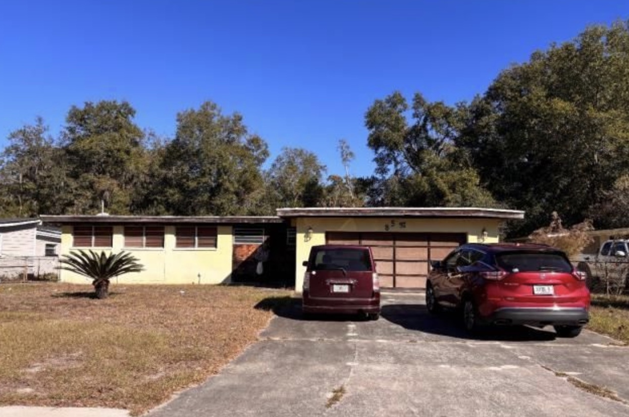Yellow ranch home with carport